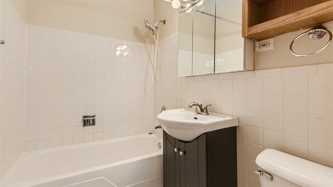 Building Photo - 8936 N Parkside Ave