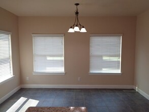 Building Photo - 106 Hillandale Ct