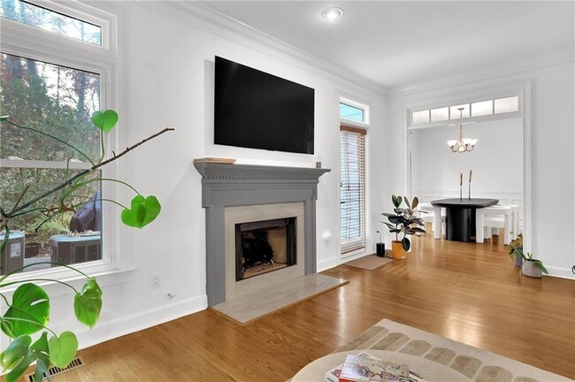 Building Photo - 7155 Roswell Rd