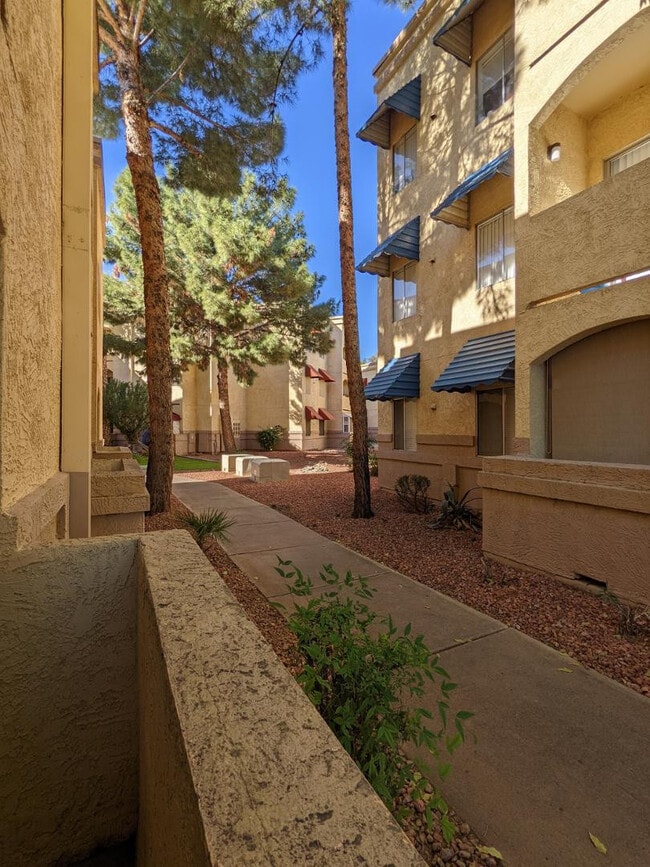 Building Photo - 12221 W Bell Rd