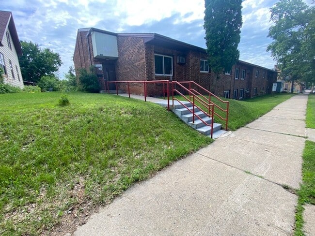 Building Photo - 109 3rd Ave