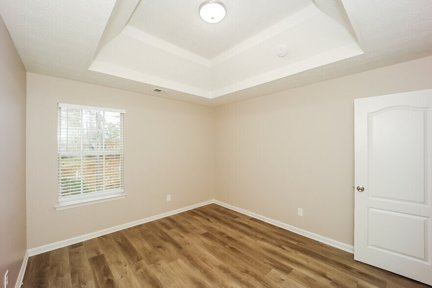 Building Photo - 193 Fashion Crossing