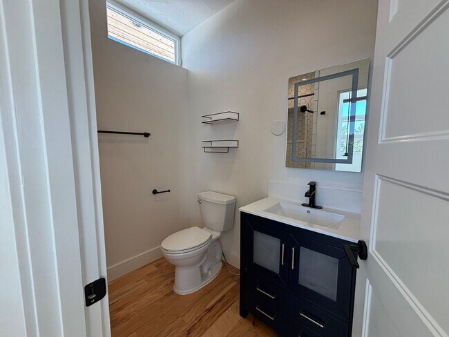 Building Photo - Stunning 4 Bed/3.5 Bath on 4.39 Acre Lot-7...