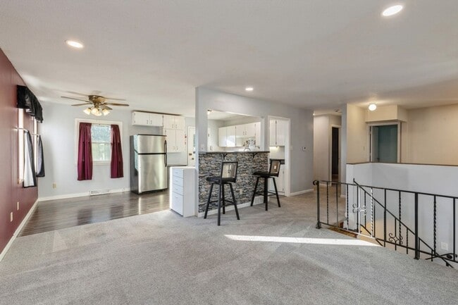 Building Photo - HOLIDAY LEASING SPECIAL!! 2 Bed, 1.5 Bath Home in Ankeny