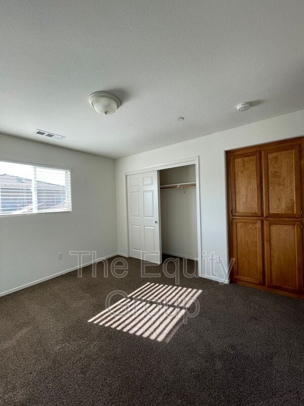 Building Photo - 2218 W Lark Ave
