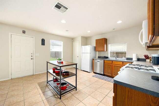 Building Photo - 814 Eagles Glide Dr