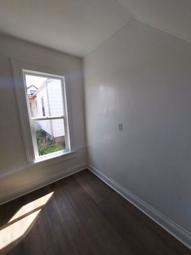 Building Photo - Charming Tacoma Home on a Peaceful Corner Lot!