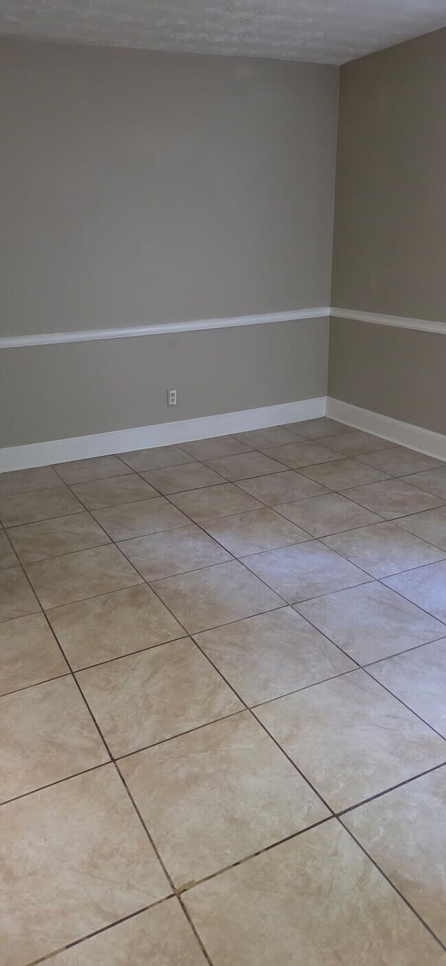 Building Photo - Two Bedroom Home, Recently Renovated