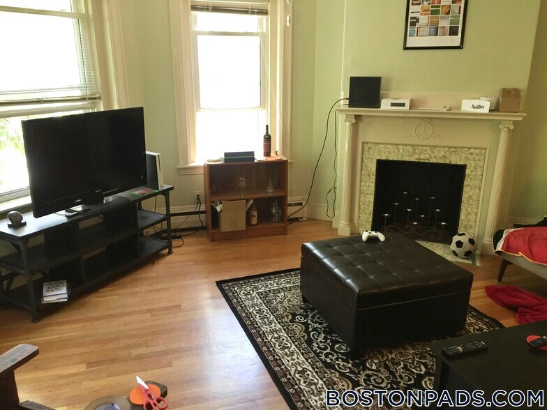 Primary Photo - 16 Winchester St