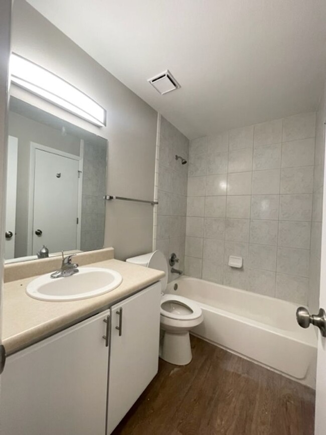 Building Photo - Spacious two bedroom, one and half bathroo...