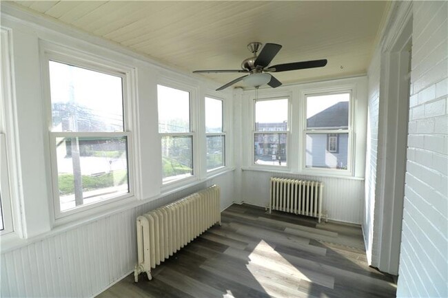 Building Photo - 1423 Hillsdale Ave