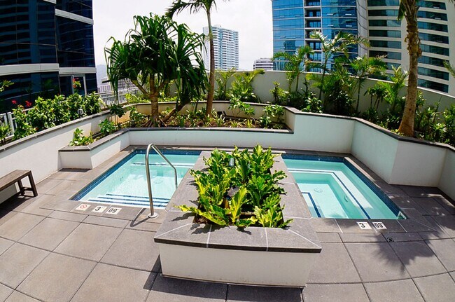 Building Photo - Luxurious Convenience in the Heart of Honolulu - Waihonua 2904