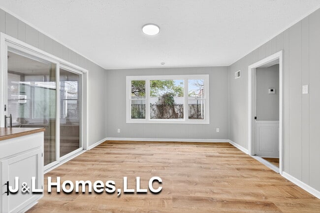 Building Photo - 1655 Westfield Dr N