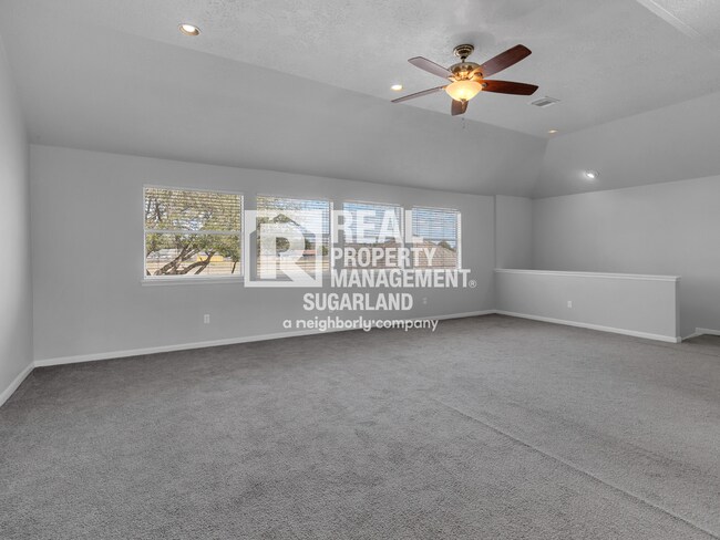Building Photo - Executive Living in the Heart of Sugar Land