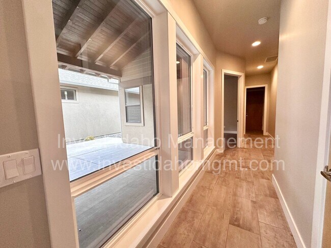 Building Photo - Rarely available in the most preferred River District! Available July 2026