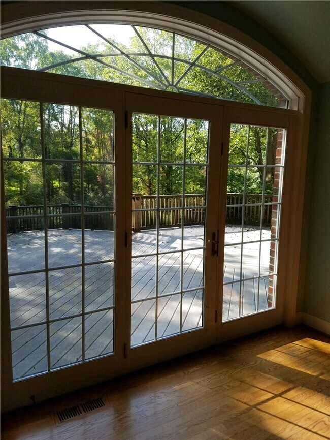 Building Photo - 6 Merrycreek Crossing