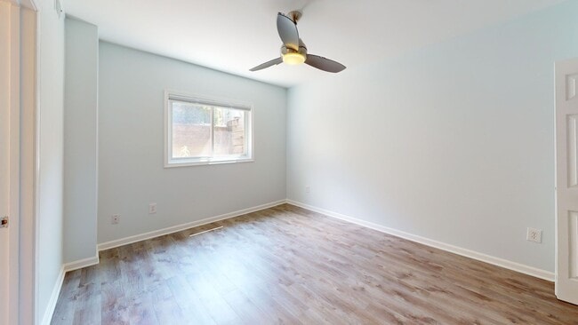 Building Photo - Rare Secluded Two Bedroom Arlington Townho...