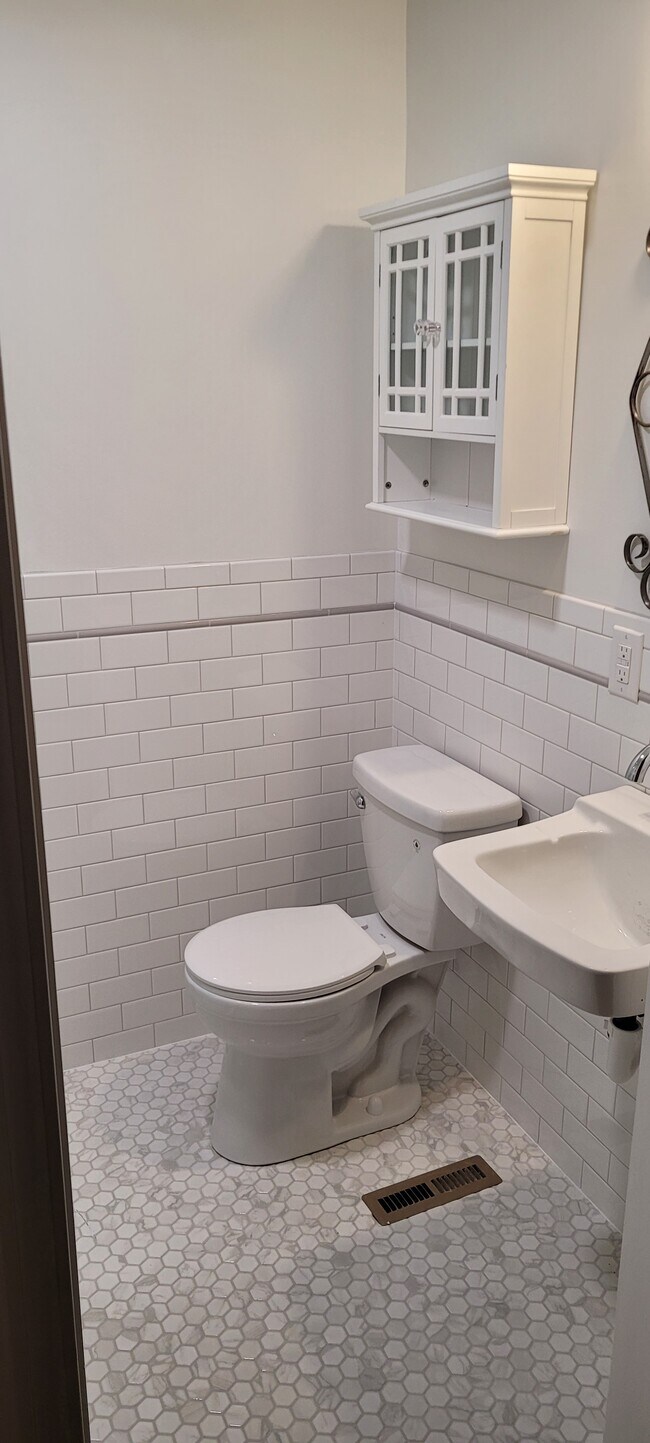 Building Photo - 3103 Wingate Ave