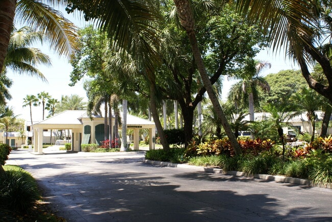 Building Photo - 18 Royal Palm Way