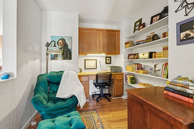 Building Photo - "Discover Your Dream Home: Spacious 3-Bedroom Townhouse in Scenic Castle Rock!"