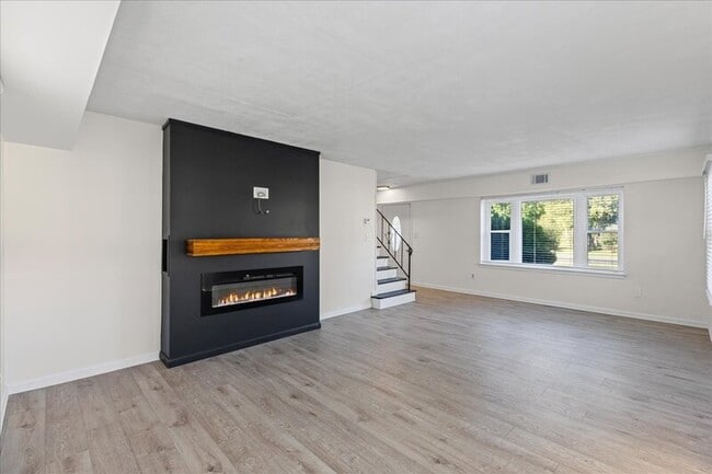 Building Photo - 114 Millbrook Dr