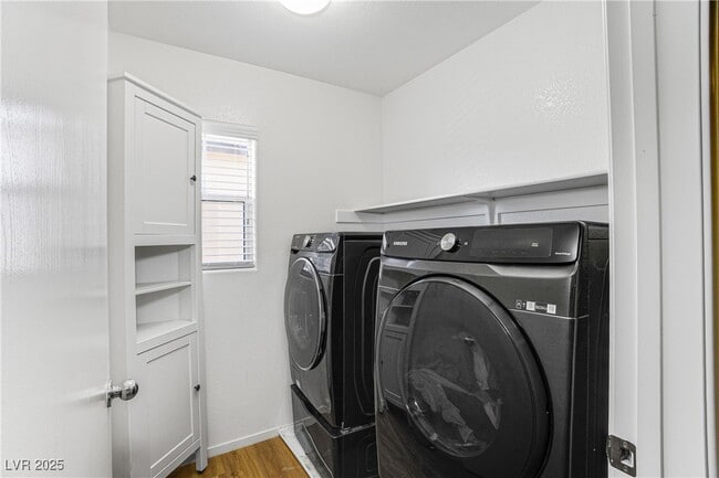 Building Photo - 10742 Leatherstocking Ave