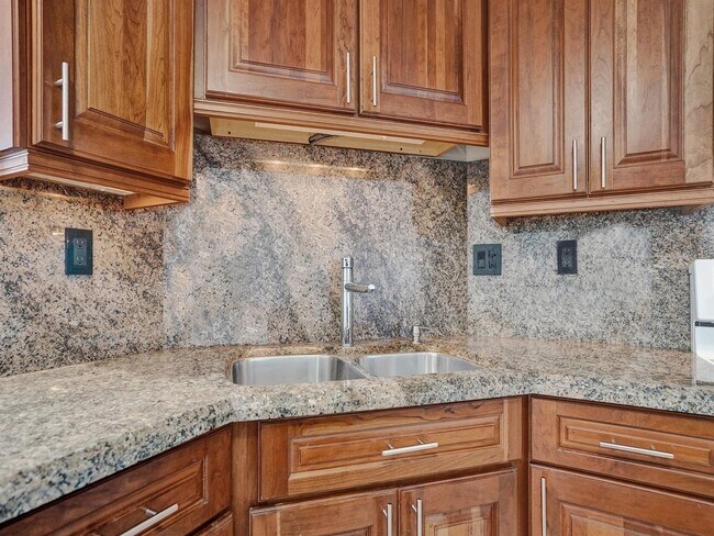 Building Photo - 2100 S Ocean Ln