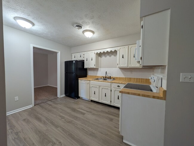 Building Photo - 306 Molloy Ct