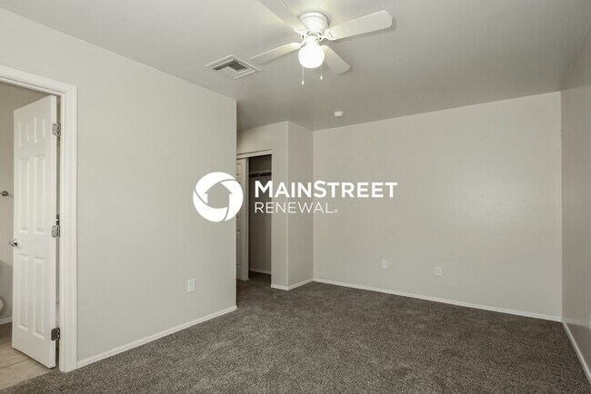 Building Photo - 3 Bedroom Pet-Friendly Home in TUCSON, AZ with Main Street Renewal