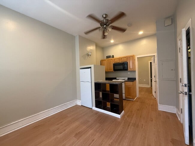 Building Photo - 1828 W Diamond St