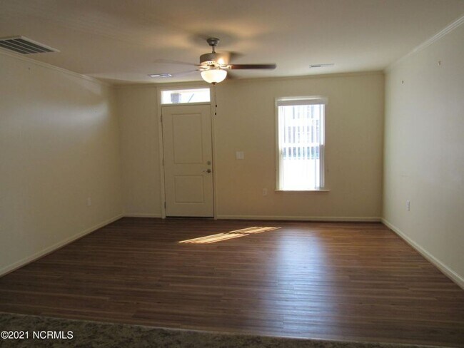 Building Photo - 2 BR 1.5 BA In Boyington Place