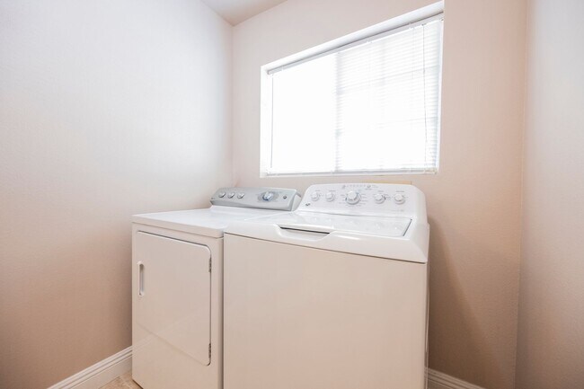 Building Photo - Beautiful Home in a Guard Gated Community