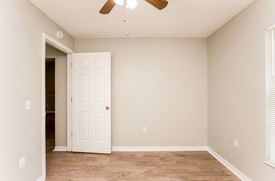 Building Photo - 1127 Cord Ct