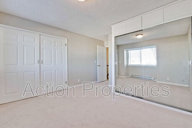 Building Photo - 3041 Kaiser Dr