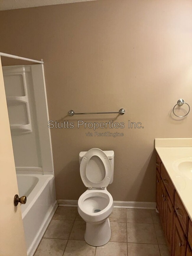Building Photo - 86 Lamoray Dr