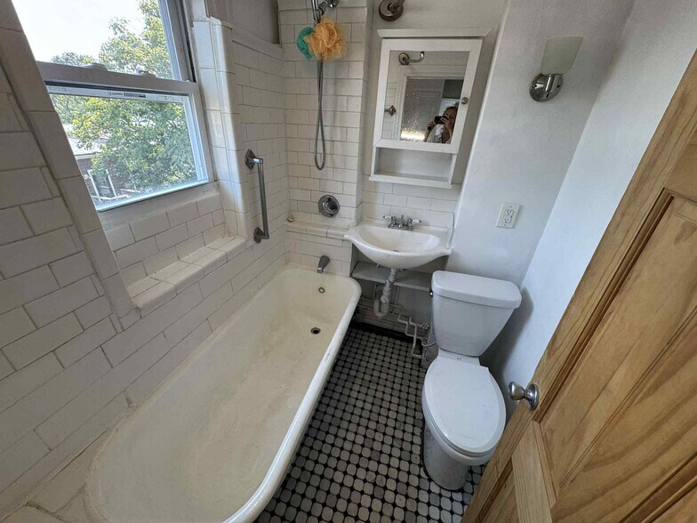 Building Photo - 4 Barrett Ave