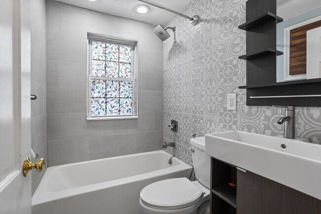 Building Photo - 140 Lowell St