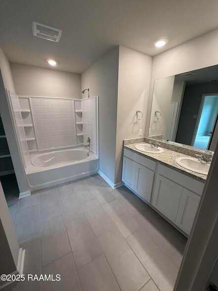 Building Photo - 112 Broussard Hl Dr
