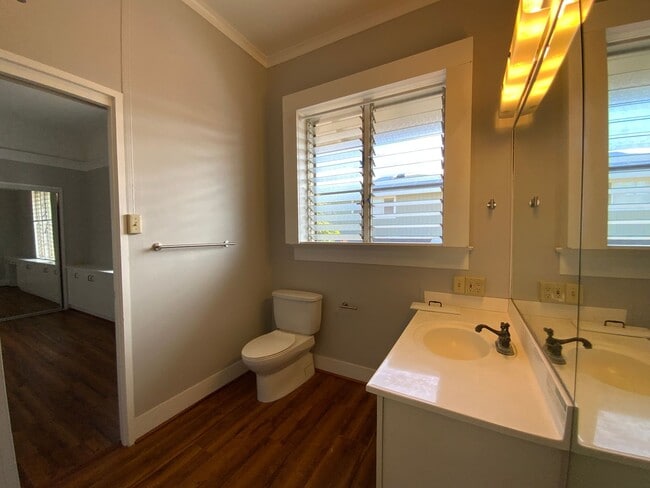 Building Photo - CHARMING SINGLE LEVEL KAIMUKI HOME