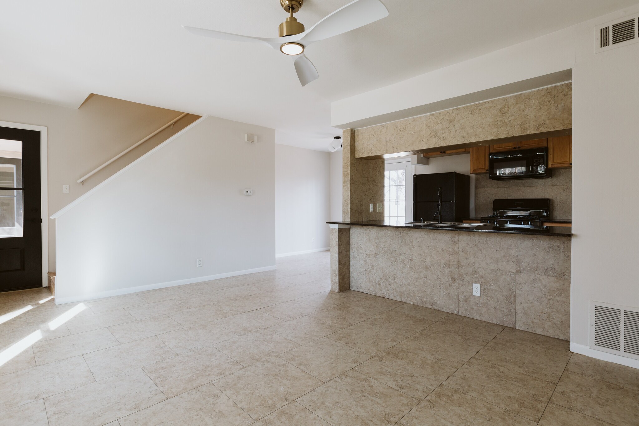 Building Photo - 1402 Fairfield Dr