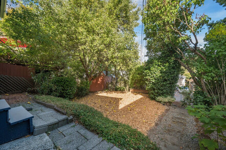 Building Photo - 5228 40th Ave SW