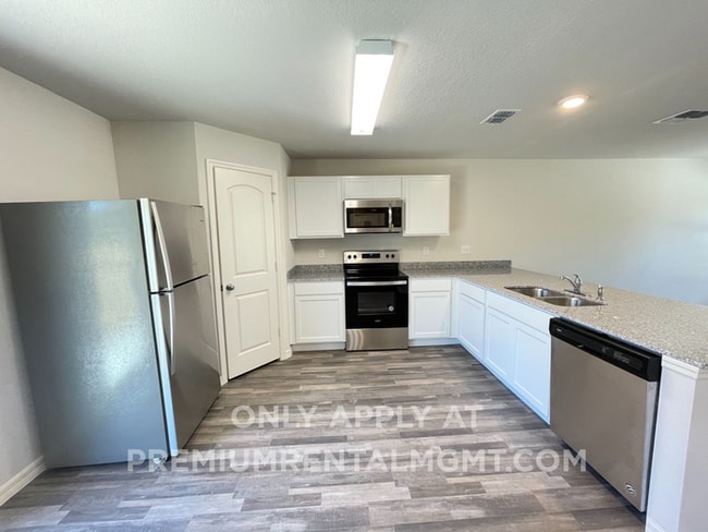 Building Photo - Poinciana Village-1630 Tench Ct Poinciana, FL 34759