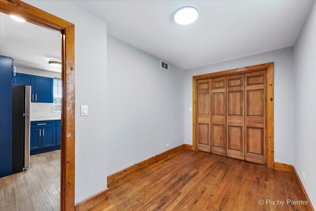 Building Photo - 2515 N Talman Ave
