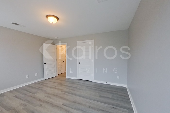 Building Photo - 180 White Oak Cir