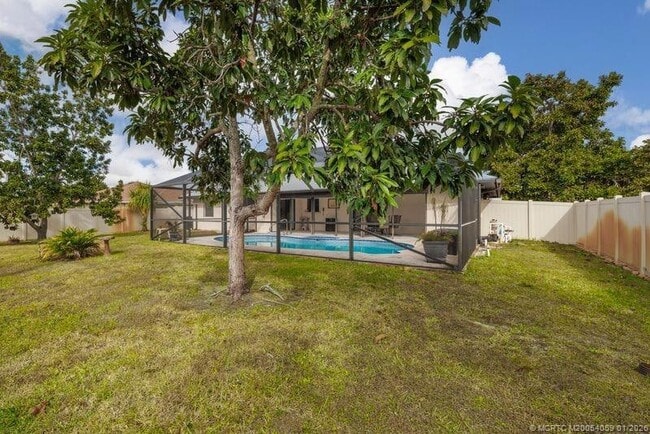 Building Photo - 160 SE Duxbury Ave