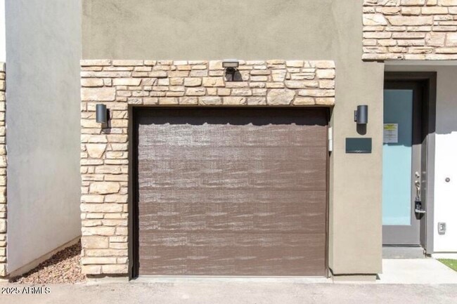 Building Photo - 1850 N 51st St