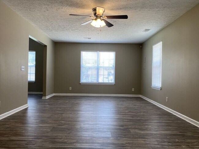 Building Photo - Beautiful Renovated House in North Nashville - Fenced in Yard!