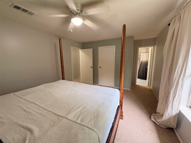 Building Photo - 2118 Hilton Head Dr