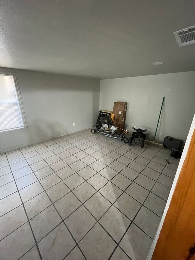 Building Photo - 1326 Clinton St