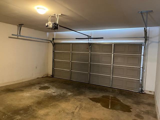 Building Photo - 825 9th Ave W